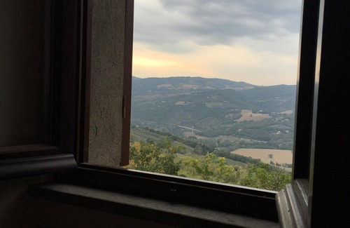 Todi House | Spectacular Views - Charming House in Central Todi