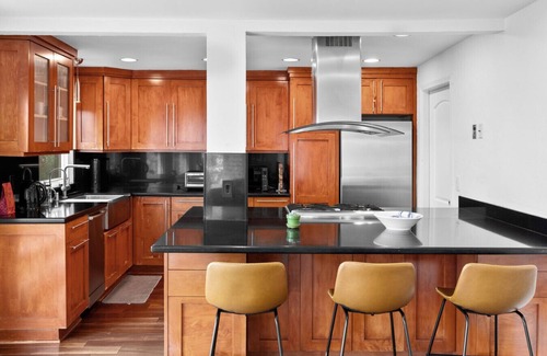 Los Feliz House | Spectacular Views & Tranquil Retreat in Los Feliz