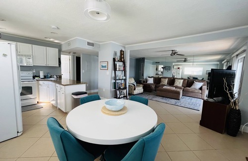 Treasure Island Condo | Spectacular Waterfront Views! 2nd Fl, 2BR 2BA Bayside Unit, Private Balcony