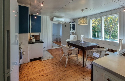 Fargelanda House | Spend a cosy holiday in this Swedish red holiday home in Färgelanda near several lakes.