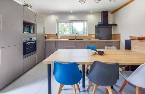 Rohan House | Spend a peaceful holiday in this stylishly renovated holiday home.