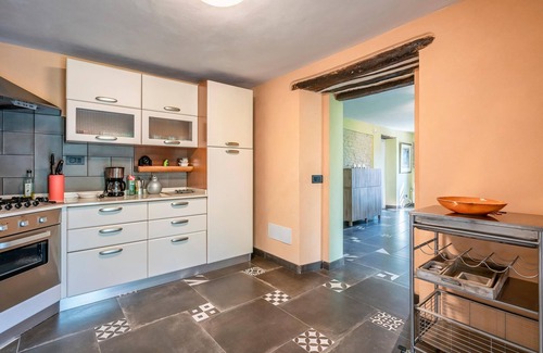 Bossolasco Apartment | Spend relaxing vacations in the vineyards of Bossolasco.