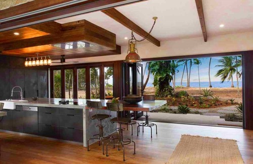 Mowbray Villa | Spice At Oak Absolute Oceanfront House