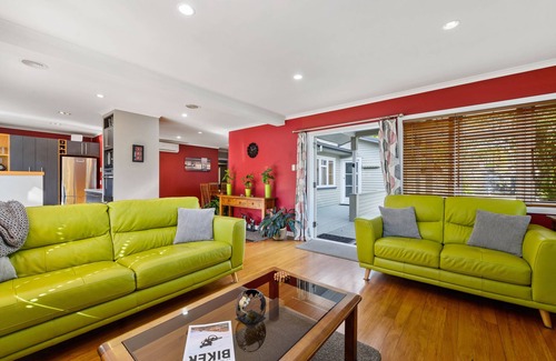 Lynmore House | SPIN AT REDWOODS MUCH LOVED LYNMORE HOME A STONE'S THROW FROM REDWOOD FOREST