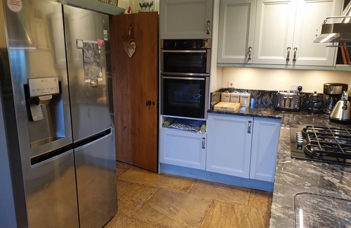 Monyash Cottage | SPINGLE BARN, pet friendly, luxury holiday cottage in Monyash
