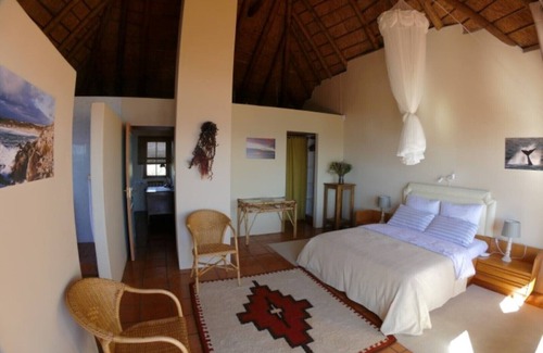 De Kelders Bed & Breakfast | Spitzeseafront. .Beachfront, Whale watching
