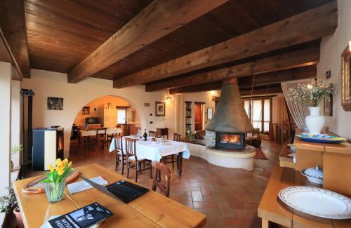 Pineto House | Splendida casa in sasso in borgo