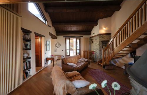 Pineto House | Splendida casa in sasso in borgo