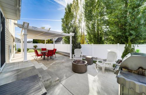 Greenacres House | Spokane Valley Home with Fire Pit - 1 Mi to Trails!