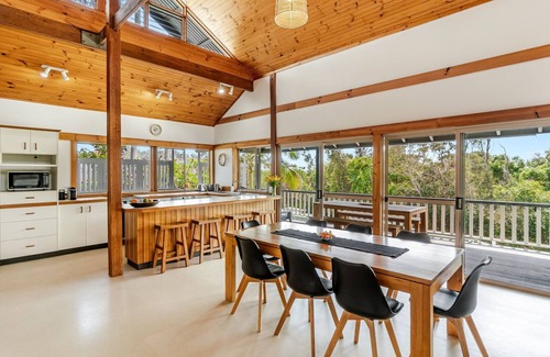 Angourie Apartment | Spooky's 6 Angourie | Private Tree Top Oasis