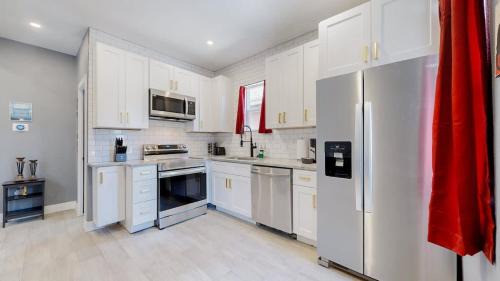 Washington Park West House | Spooky Victorian Family house with four bedrooms central to downtown