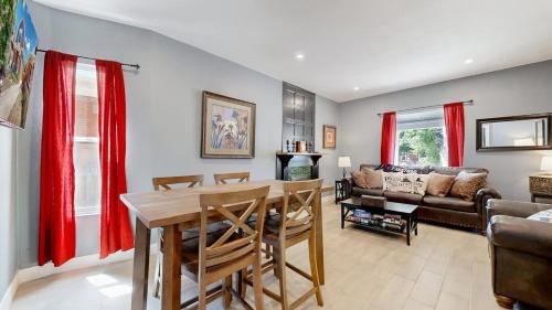Washington Park West House | Spooky Victorian Family house with four bedrooms central to downtown