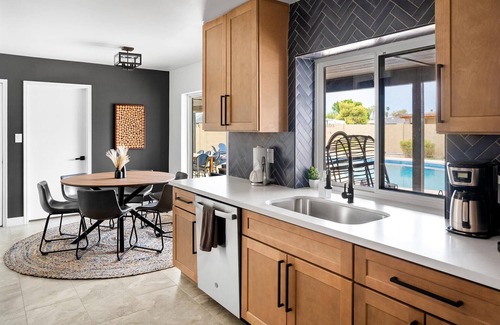 Glendale House | Sport Court | Private Heated Pool | Mini Golf & More