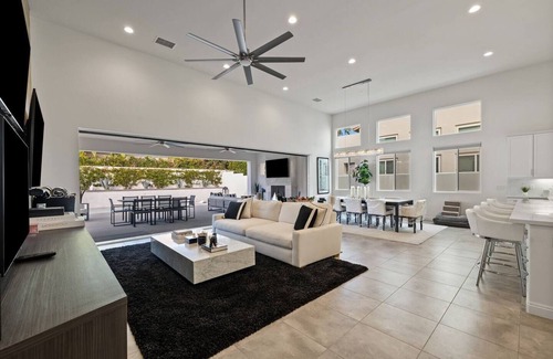 La Quinta House | Sports Fan Paradise at The Citrus Club