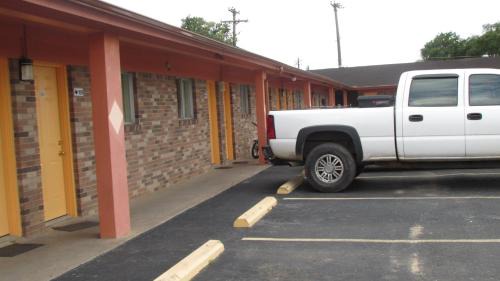 Eagle Lake Hotel | Sportsman's Motel