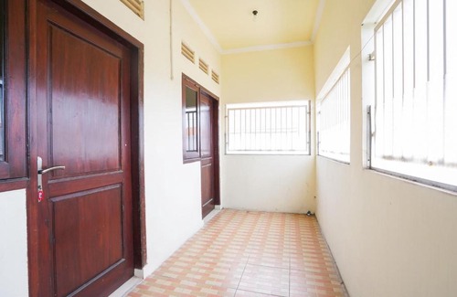 Surabaya Hotel | SPOT ON 2219 Madina Residence Syariah