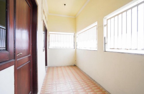 Surabaya Hotel | SPOT ON 2219 Madina Residence Syariah
