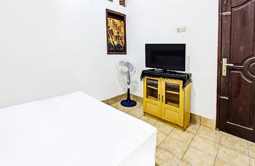 Lombok Hotel | SPOT ON 91982 Dani HomestayNearSesaot Lodge