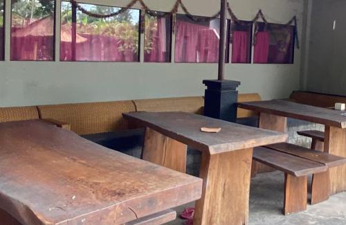 Kecamatan Pringgarata Hotel | SPOT ON 93441 Gians Homestay Near SMKN 2 Kuripan
