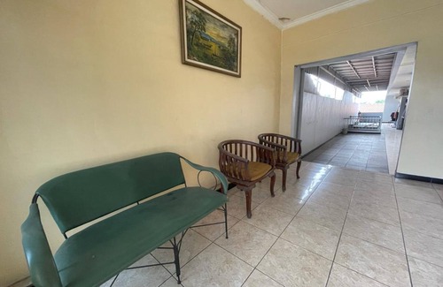 Sidoarjo Hotel | SPOT ON 93755 Siwalanpanji Homestay Syariah