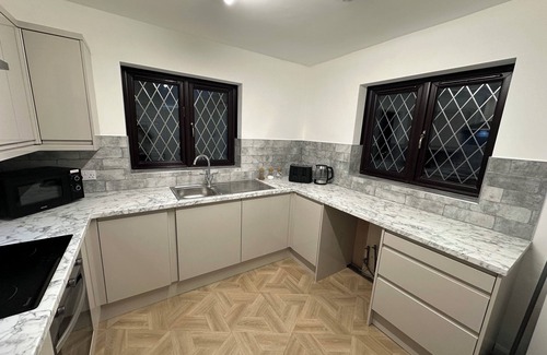 Keyingham House | Spotless 3 bedroom cottage newly refurbished comfortable country location with free parking