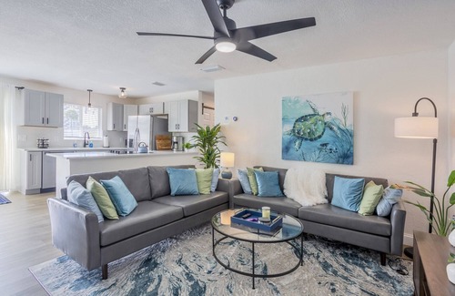 Dunedin Condo | Spotlessly Clean Comfy King Beds 1 Mi To Honeymoon Isle Beach Pass Included