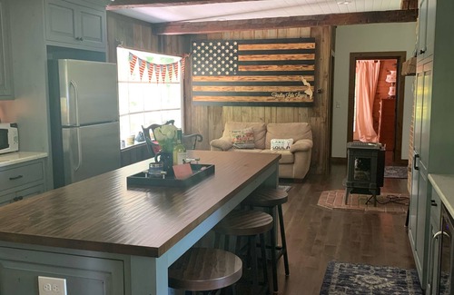Findley Lake House | Sprawling Historic Inn With Lake Frontage! Fallfest at the Peak!