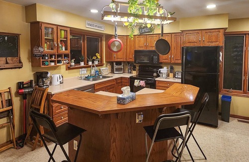 McKellar Cottage | Spring Hill Lodge - Three Bedroom Cottage, Sleeps 8