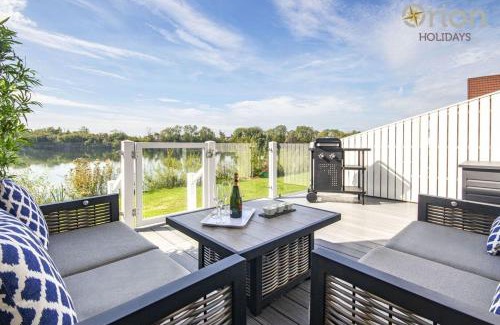 South Cerney House | Spring Lake 14, Lakeside Retreat