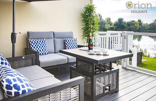 South Cerney House | Spring Lake 14, Lakeside Retreat