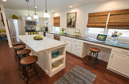 Fleetwood House | SPRING LODGE - A Beautiful & Private retreat 5 minutes from Blue Ridge Parkway