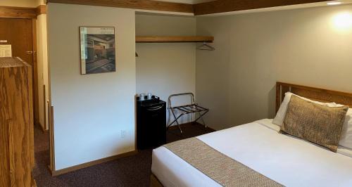 Arena Hotel | Spring Valley Inn