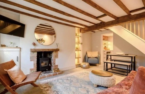 Bretforton Cottage | SpringCottage in the Cotswolds lovingly restored period property & pet friendly