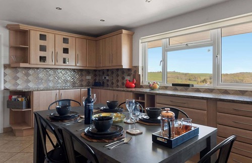 Newton Saint Cyres House | Springfield Deer View - Private Hot Tub & Communal Swimming Pool with Fishing ne