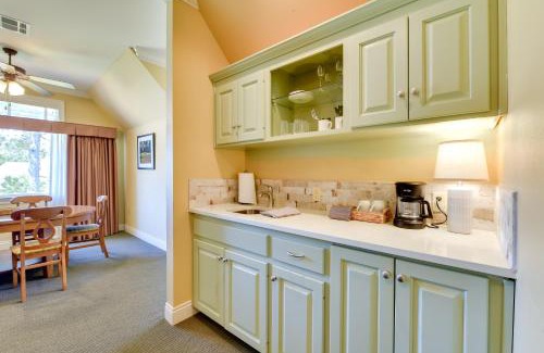 Springfield Apartment | Springfield Studio Rental with Golf Course View!