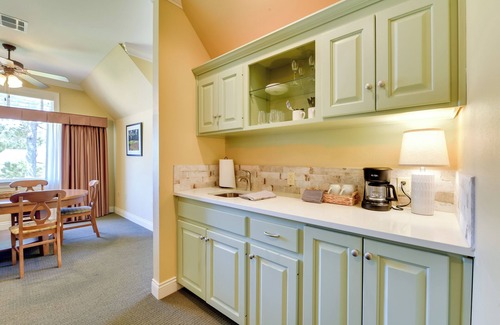 Springfield Apartment | Springfield Studio Rental w/Golf Course View!