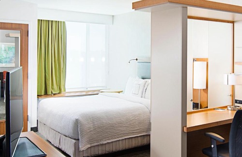 Carle Place Hotel | SpringHill Suites by Marriott Carle Place Garden City