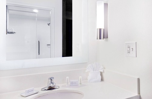 Greenbrier East Hotel | SpringHill Suites by Marriott Chesapeake Greenbrier