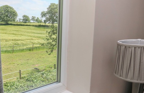 Lutterworth Cottage | SPRINGWELL COTTAGE, pet friendly, with a garden in Lutterworth