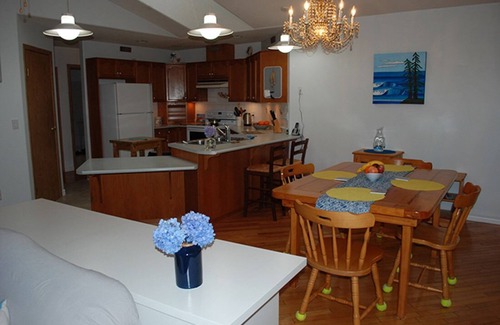 Port Alberni House | Sproat Lake 3 Bedroom Across From The Lake w/Hot Tub