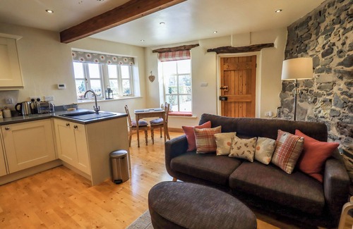 Thornthwaite Cottage | SQUIRREL COTTAGE, pet friendly, with open fire in Thornthwaite