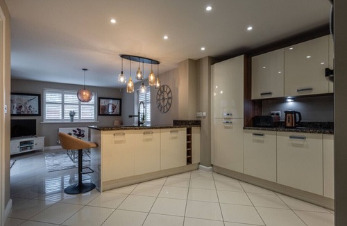 Frampton on Severn House | Squirrels Street - Stunning 4 Bedroom in Stratford Upon Avon!