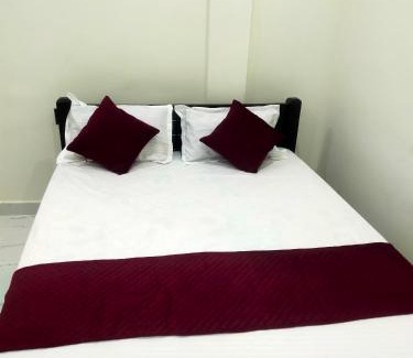 Periyakulam Hotel | SRI NAVANEETHA KRISHNA MAHAL & RESIDENCY Ac