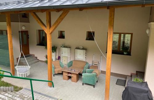 Srni Apartment | Srní-Modrý podkroví byt/dvojdomek u hotelu Vydra