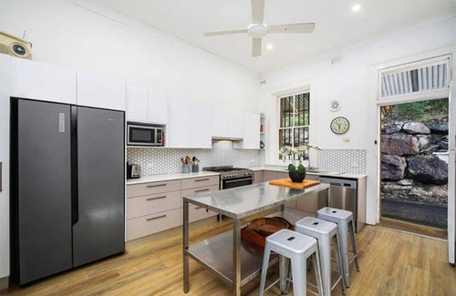 St. Albans House | St Albans Courthouse - sleeps 8 with Pool