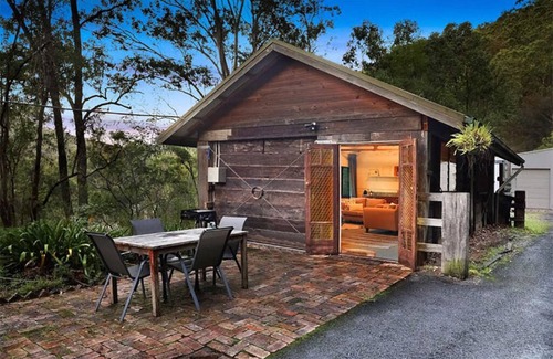 St. Albans Cabin | St Albans Stables - self contained studio styled accommodation (very rustic!)