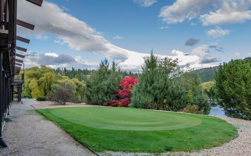 Okanagan-Similkameen Hotel | St Andrews By The Lake Golf Resort