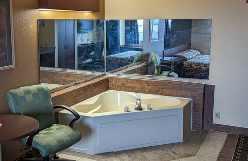 Barton Hotel | St Clair Inn and Suites