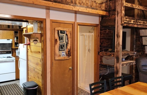 Cougar House | St. Helens House ~ Yale Lake/Mt St Helens Retreat.