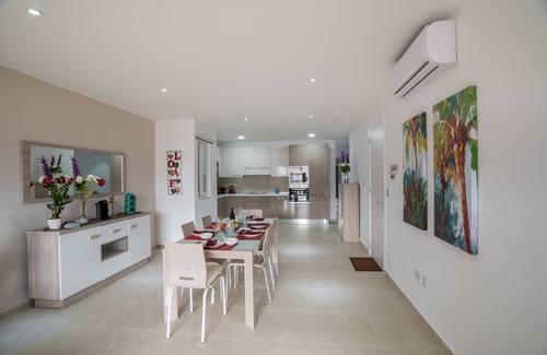 Ta' Giorni Apartment | St. Julian's Luxury apartment overlooking Balluta valley